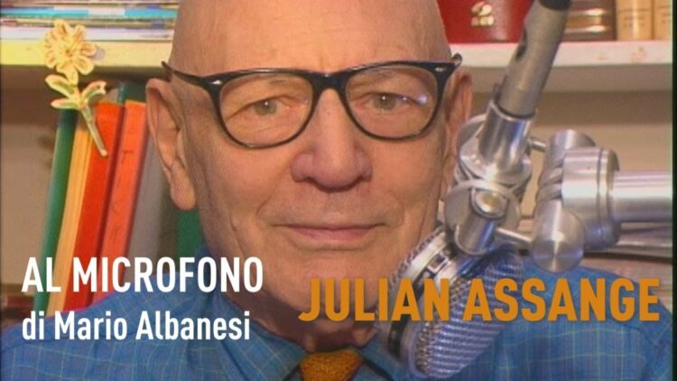 Al microfono di Mario Albanesi: Assange assange