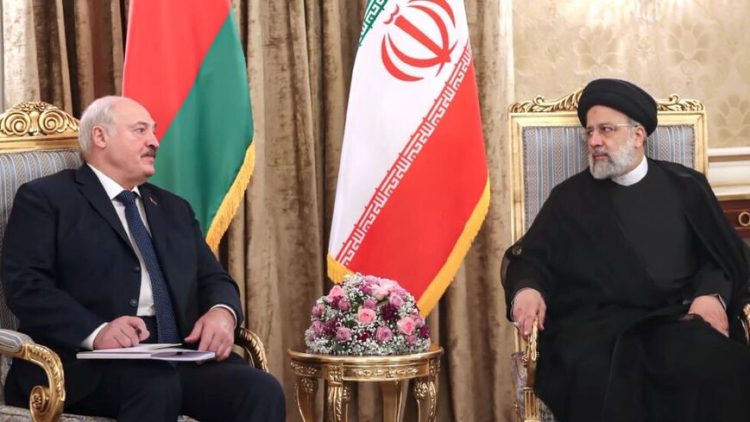 Lukashenko (L) meeting Raisi in Tehran
