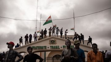 230805103452-01-niger-coup-supporters-080323
