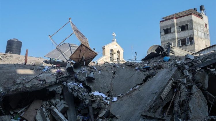 Israele bombarda anche la Chiesa cristiana di San Porfirio a Gaza