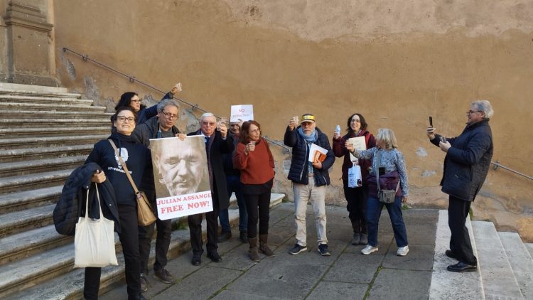 Assange cittadino onorario di Roma