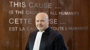 La Corte dell’Aja schiva minacce e doppi standard