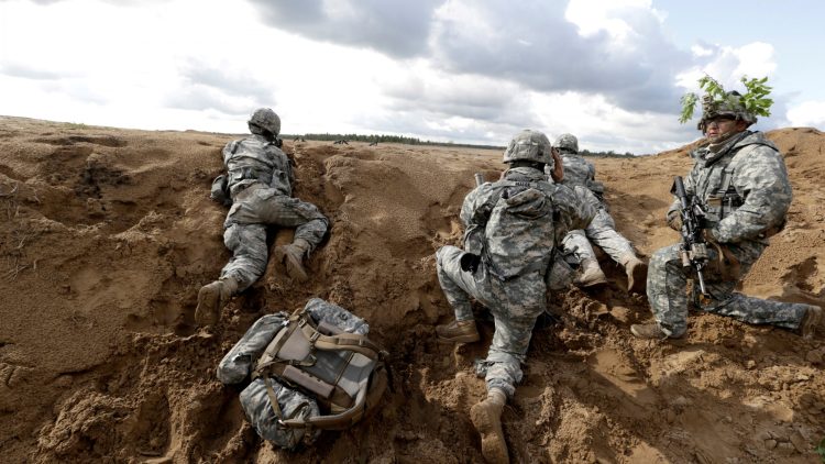 Lituania, la NATO gioca con il coprifuoco