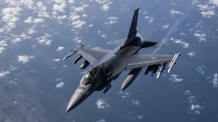 Kiev, arrivano gli F-16 senza piloti